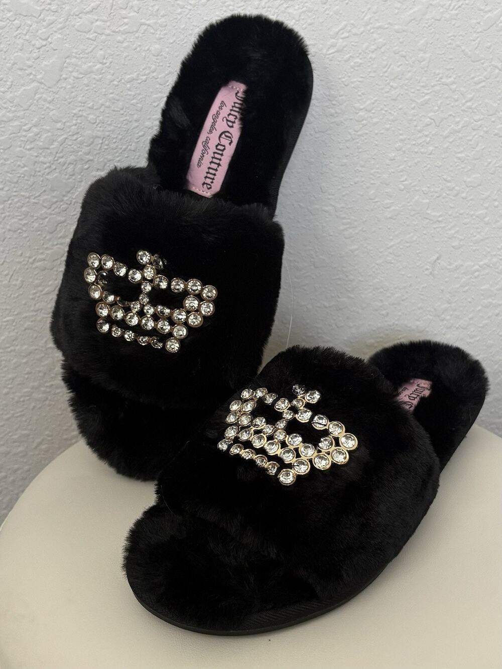 JUICY COUTURE Gwenno Women’s Black Faux Fur Jeweled Slippers Size US 6